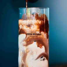 청담동 카페에서 말렌카 케이크와 시그니처 음료 체험하세요!