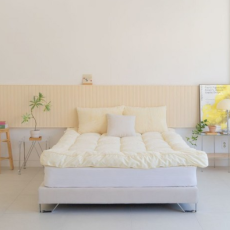 도톰하고 푹신한 북극곰 양면 토퍼