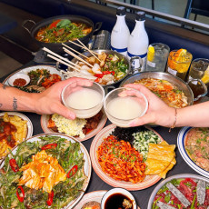 한식을 기반으로 한 다양한 퓨전 음식, 고리에서 즐겨요♥