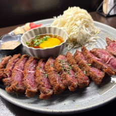 심야식당 노흘에서 맛있는 음식과 하이볼 드세요!