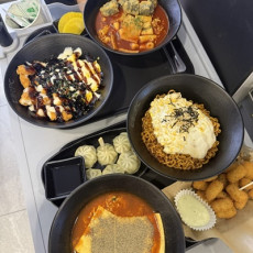 깔끔하고 밝은 초고속 PC방! 욜로PC방 포항효자직영점