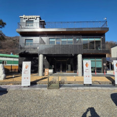 로영 카페에서 맛있는 커피와 디저트 드셔보세요!