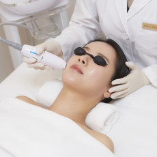 더록시 강남점에 오셔서 아크네더마샷 받아보세요!