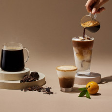 달콤한 디저트와 커피가 있는 투썸플레이스를 방문해주세요