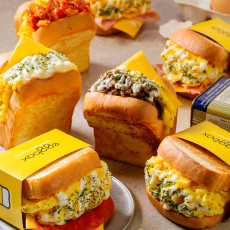 에그박스에서 맛있는 토스트와 커피드시고 가세요!