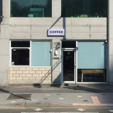 멜레커피에서 음료와 디저트 드세요!