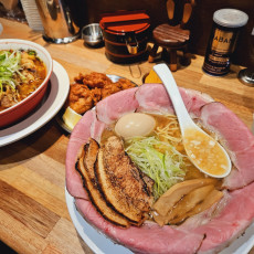 멘츠루 신촌점에서 맛있는 라멘의 맛을 느껴보자♥