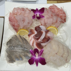 최상의 신선도를 자랑하는 땅끝수산에서 스페셜정식 드시고 가세요!