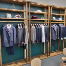 코오롱 브렌우드 칠곡점에서 패션의류 구경하세요!