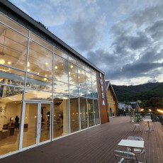 고기리에서 가장 멋진 뷰를 가진 카페 로이사