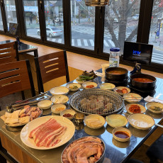끼룩이네 창원팔용점에서 맛있는 고기 드셔보세요!