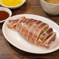 속초중앙시장의 명물! 오징어순대를 먹어보세요