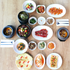 오션뷰와 함께 정갈한 한 끼 맛보고 가세용♥