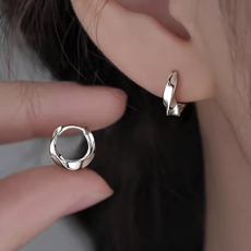 트렌디한 꼬임 디테일, 아르제아 미니 원터치 링귀걸이 ❤️