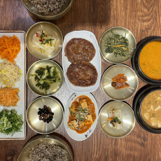 [경기/용인] 부드럽고 풍미가득 궁중떡갈비정식 드시러 오세요 !
