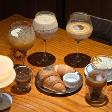 아브라함커피 남포점에서 맛있는 커피와 디저트 드셔보세요!