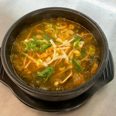 꼬부랑할매국밥에서 국밥의 진한 국물 맛과 깊은 풍미 느껴보세요!