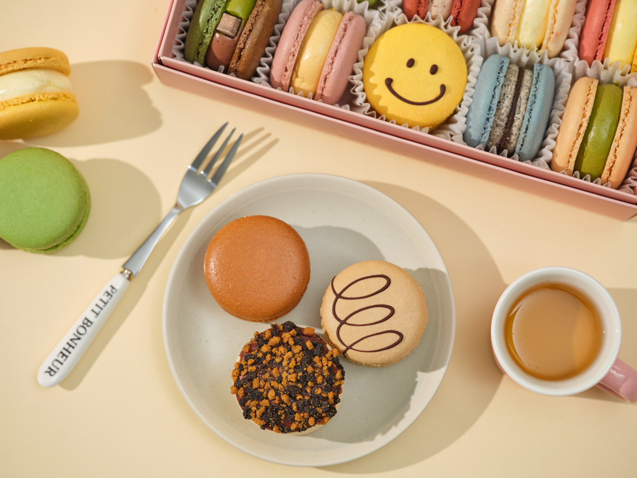 [서울/마포] 홍대입구역 카페 맛집~ 더레어에서 맛있는 마카롱 드셔보세요!