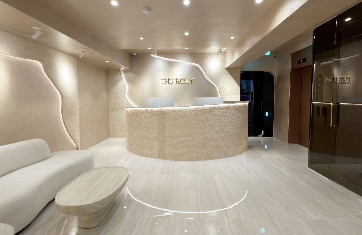 [서울/강남] 더록시 도산점에서 등 더마토닝 받아보세요♥