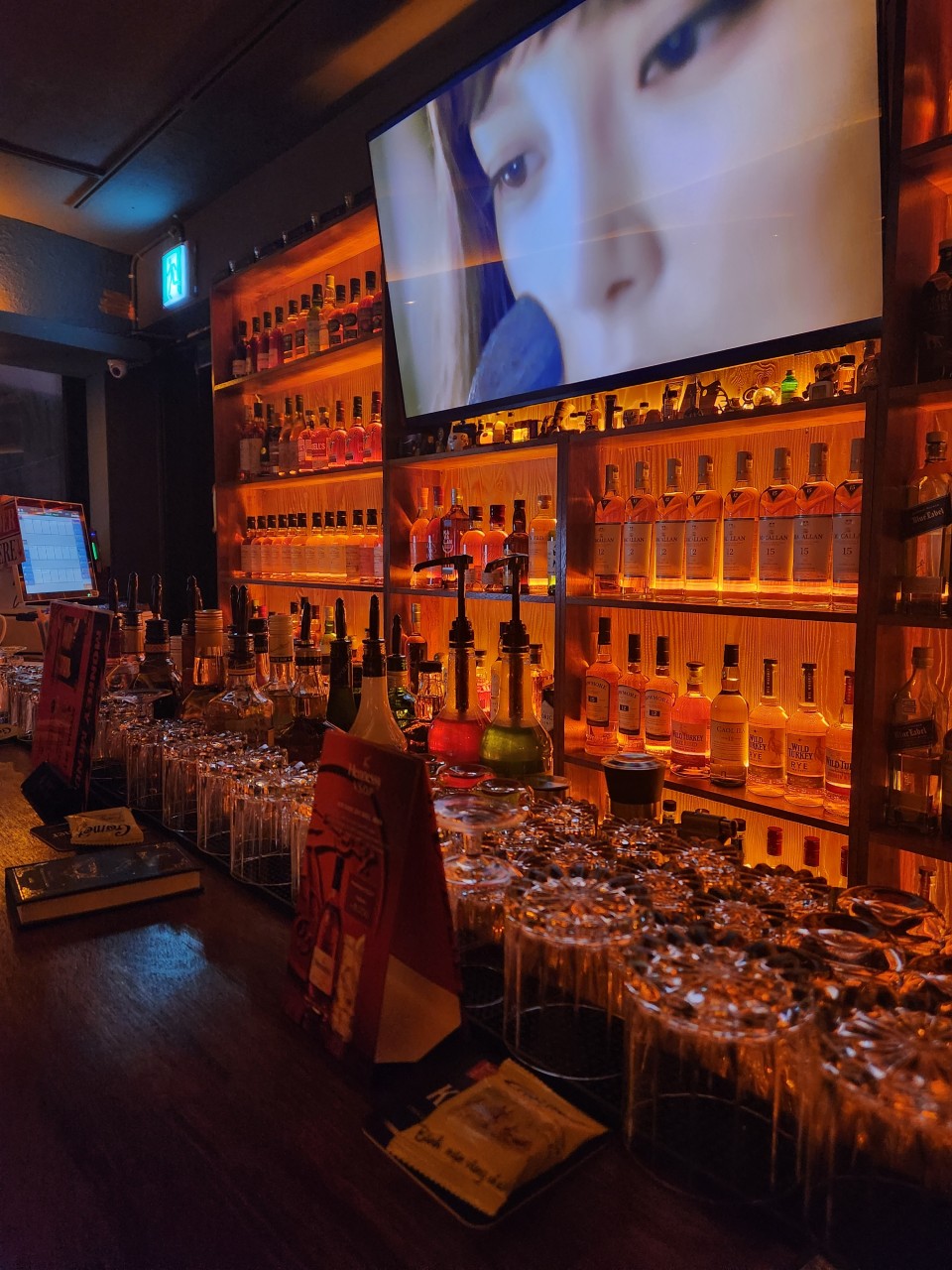 [서울/이태원] 느좋LP바 추천｜ 노래 고르고, 잔 채우는 밤｜이태원 딜런 위스키